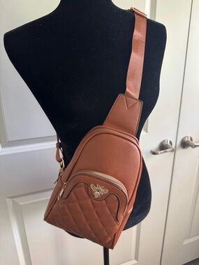 Chestnut brown part quilted sling bag/crossbody. Very good condition. Pockets,